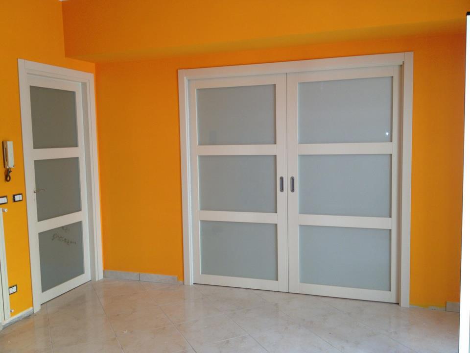 Porta Scorrevole Bianca, in Legno listellare laccato