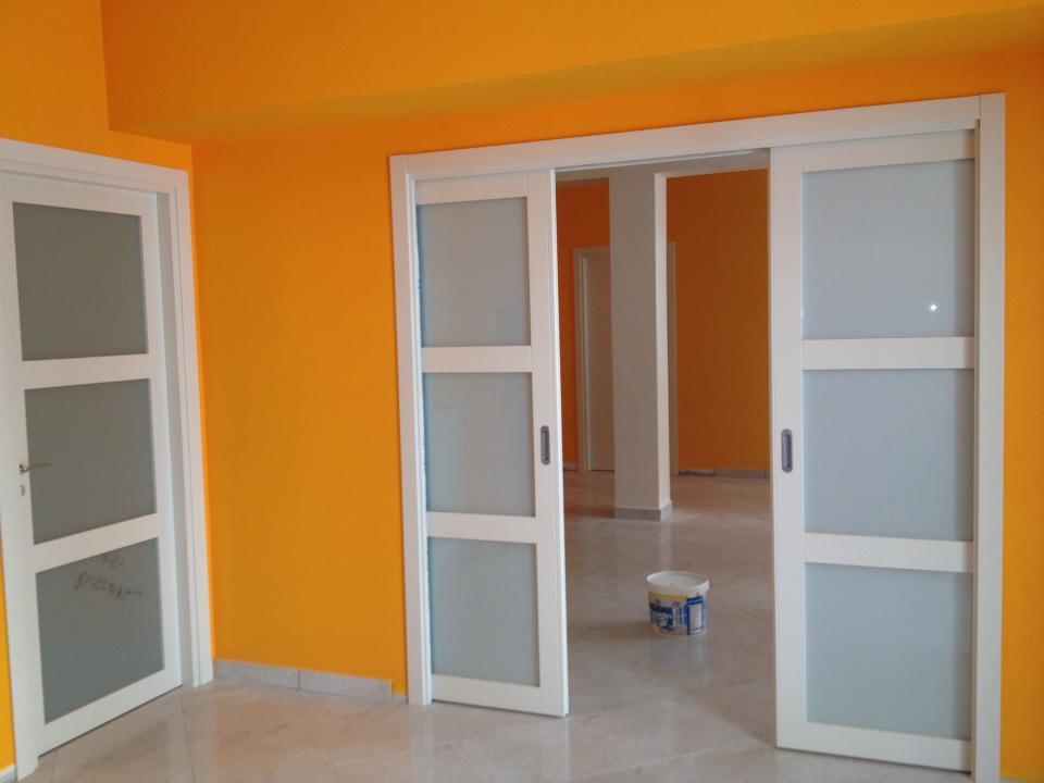 Porta Scorrevole Bianca, in Legno listellare laccato