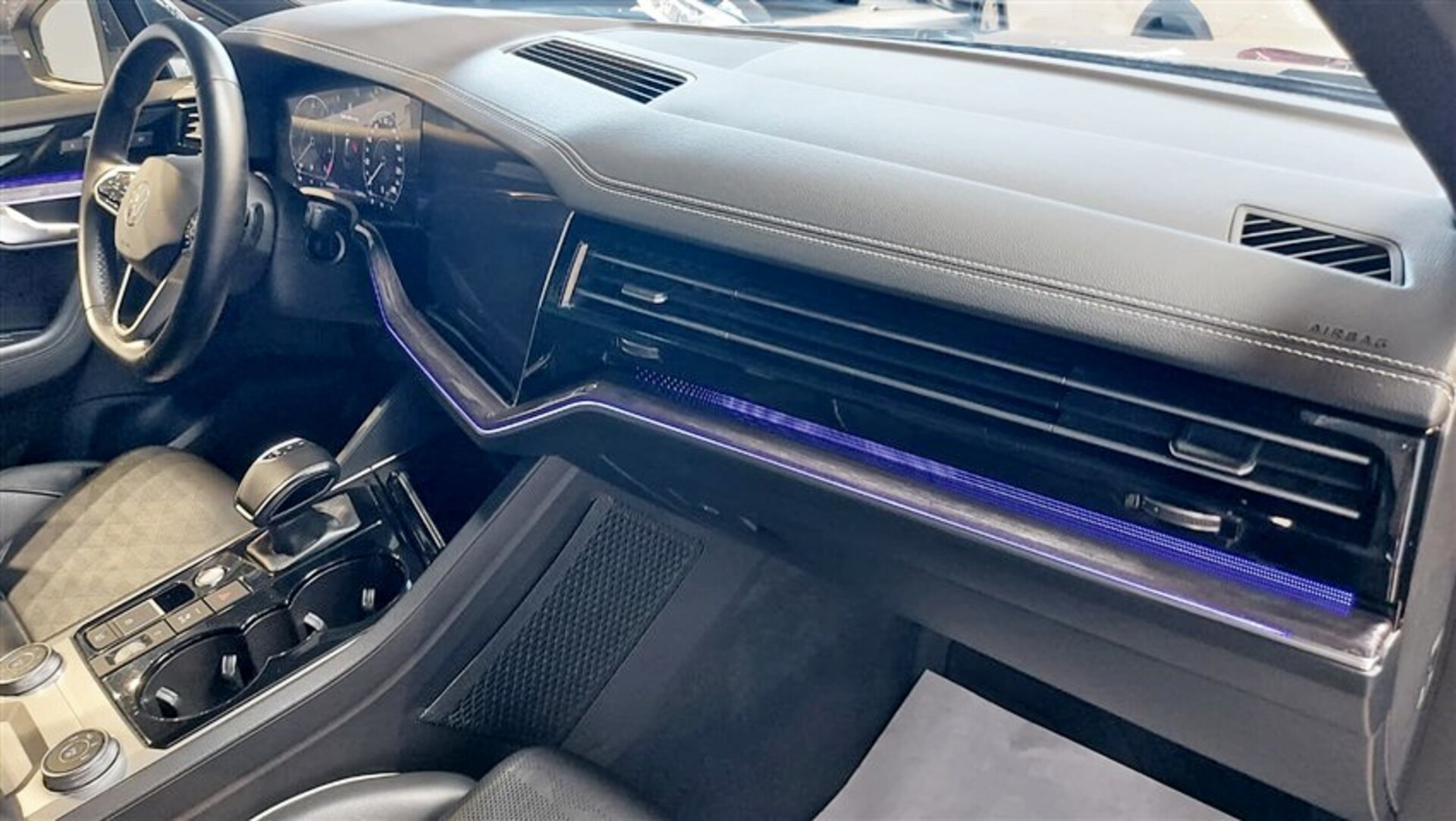 Volkswagen Touareg 3.0 V6 tsi eh Elegance tiptronic Elettrica / Benzina