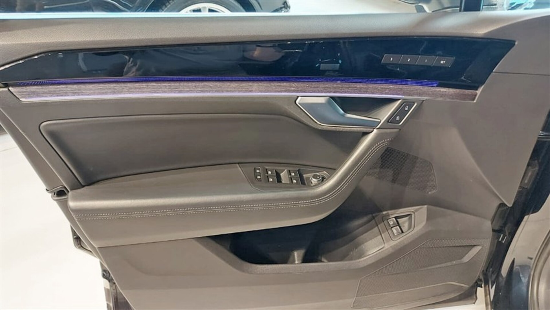 Volkswagen Touareg 3.0 V6 tsi eh Elegance tiptronic Elettrica / Benzina