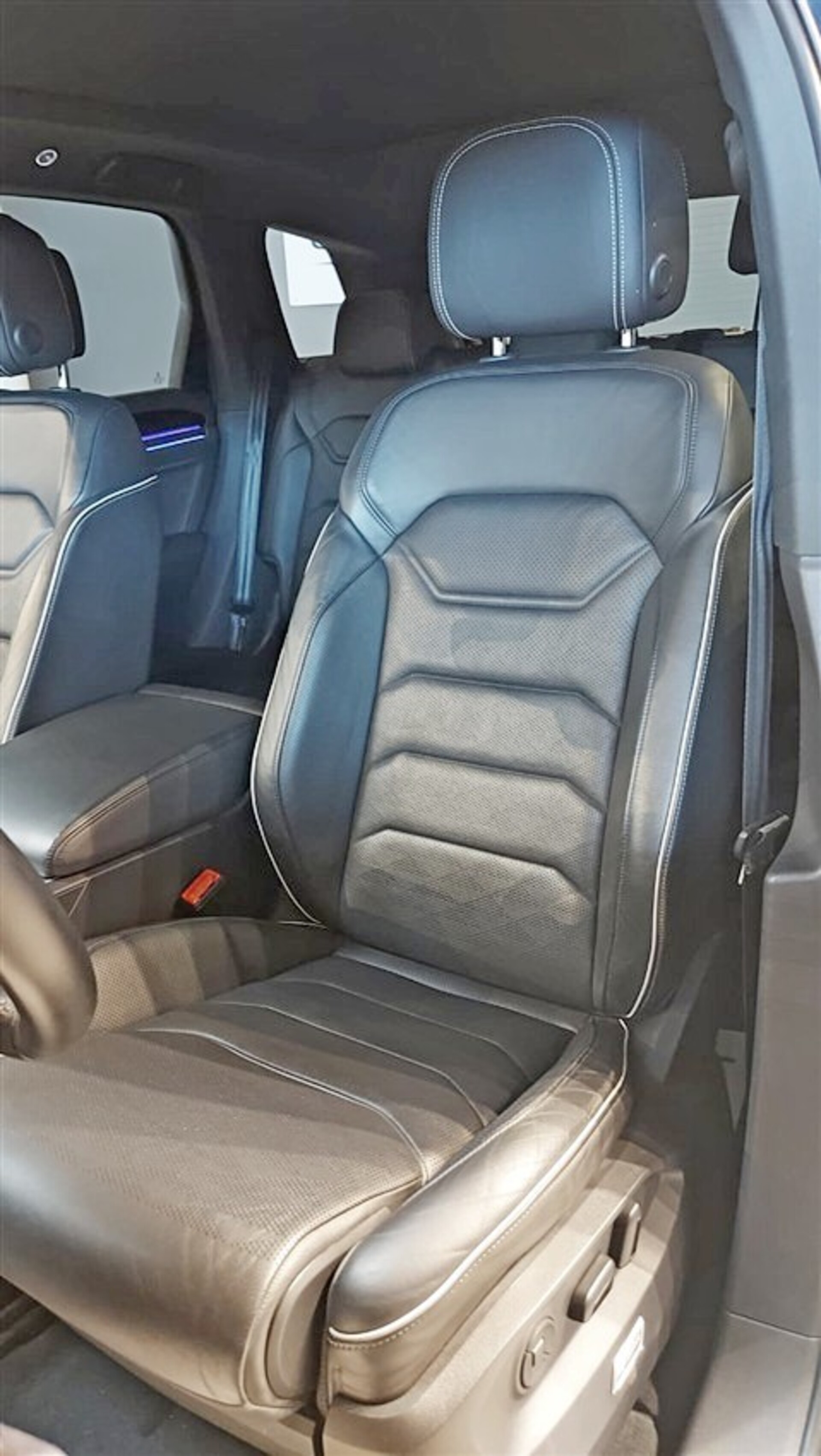 Volkswagen Touareg 3.0 V6 tsi eh Elegance tiptronic Elettrica / Benzina