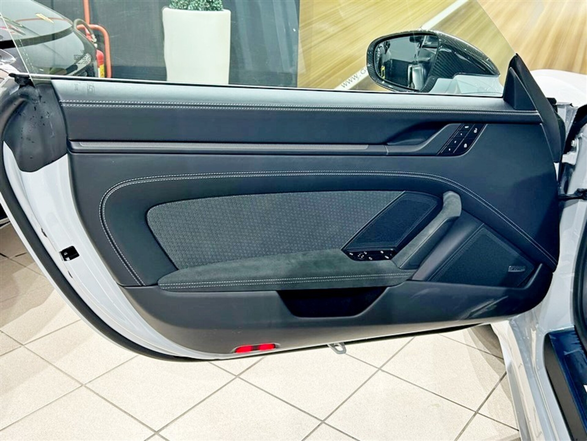 Porsche 911 Carrera GTS Elettrica / Benzina