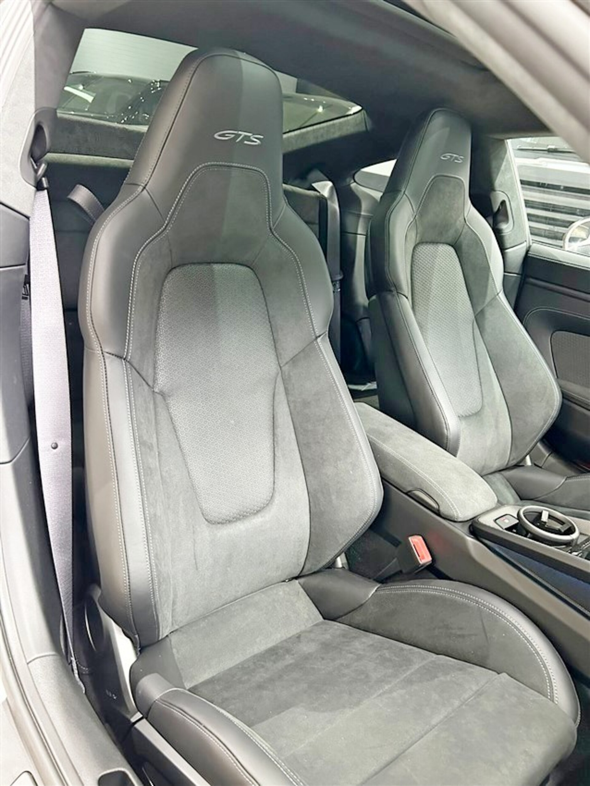 Porsche 911 Carrera GTS Elettrica / Benzina