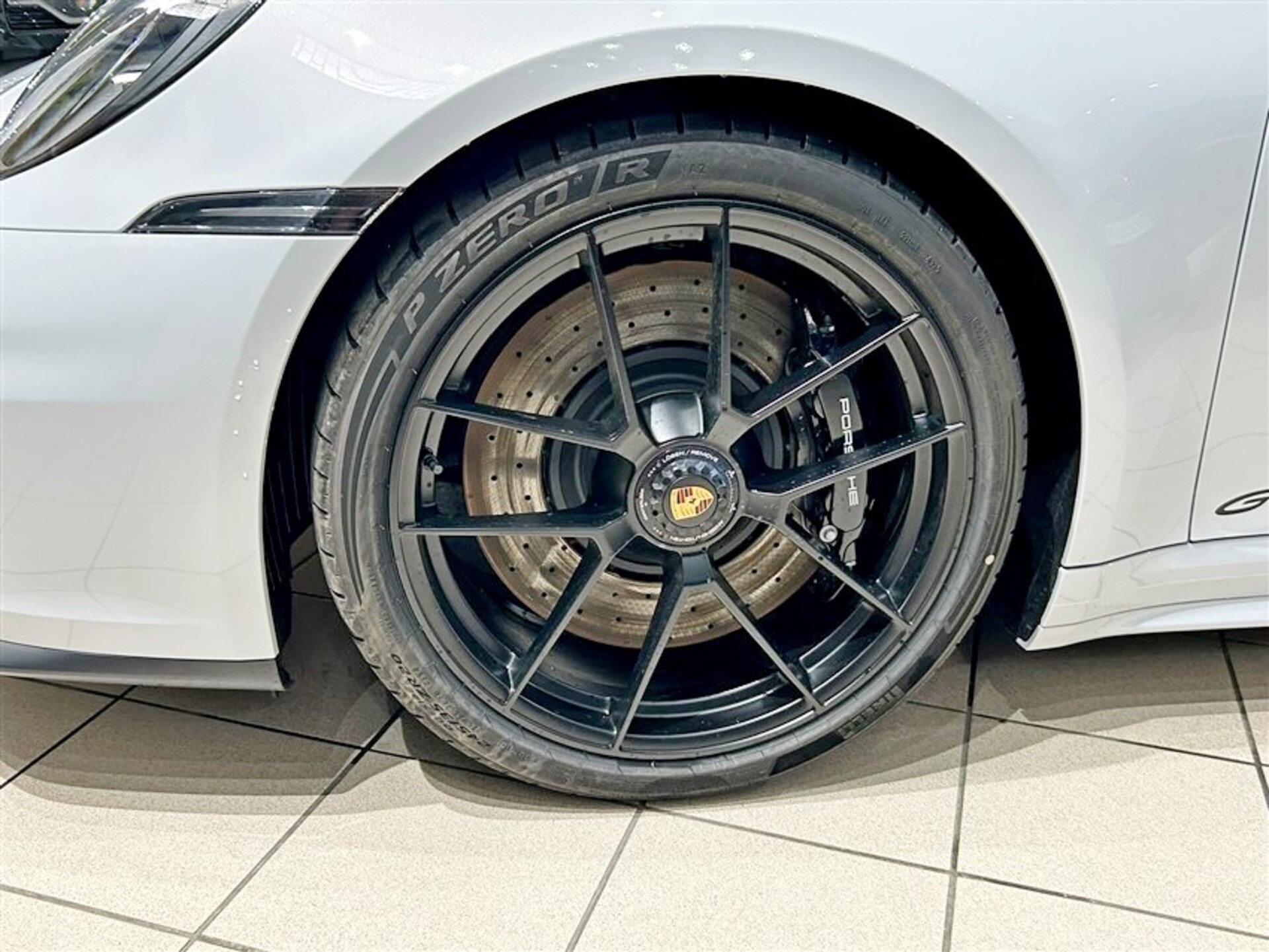 Porsche 911 Carrera GTS Elettrica / Benzina