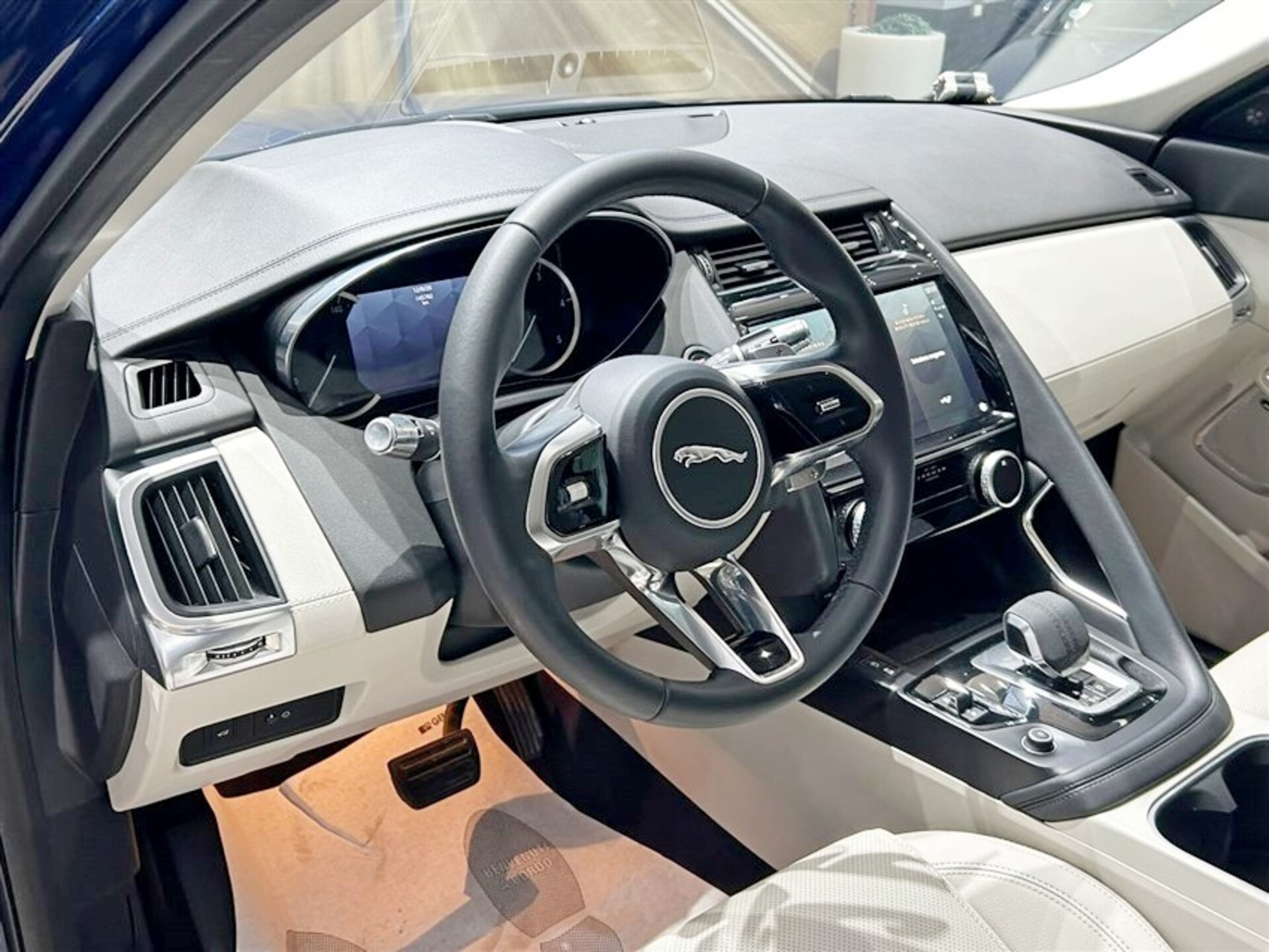Jaguar E-Pace 2.0d i4 mhev SE awd 163cv auto Elettrica / Diesel