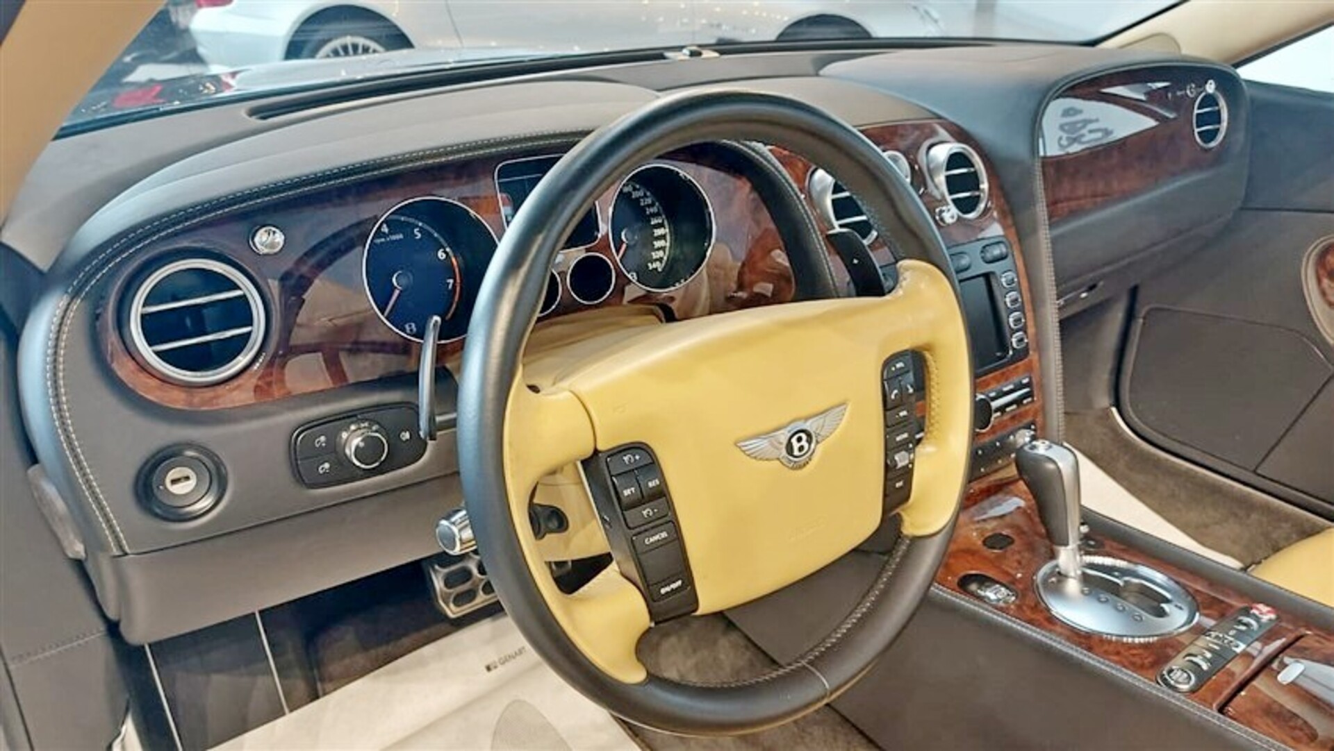 Bentley Continental GTC da 559 Cv Benzina