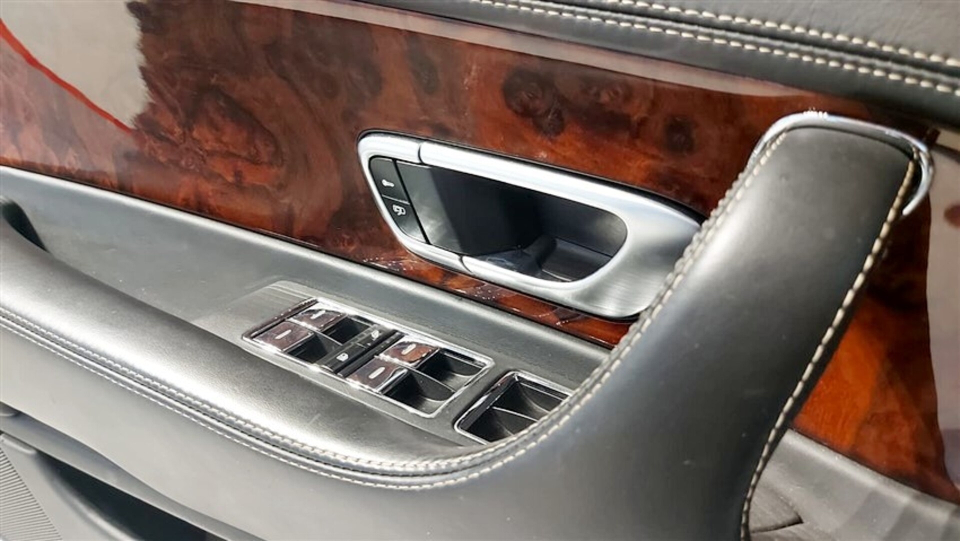 Bentley Continental GTC da 559 Cv Benzina