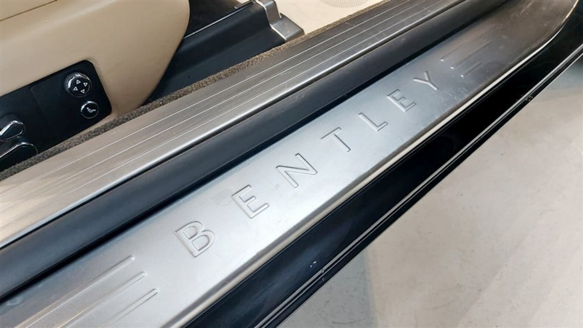 Bentley Continental GTC da 559 Cv Benzina