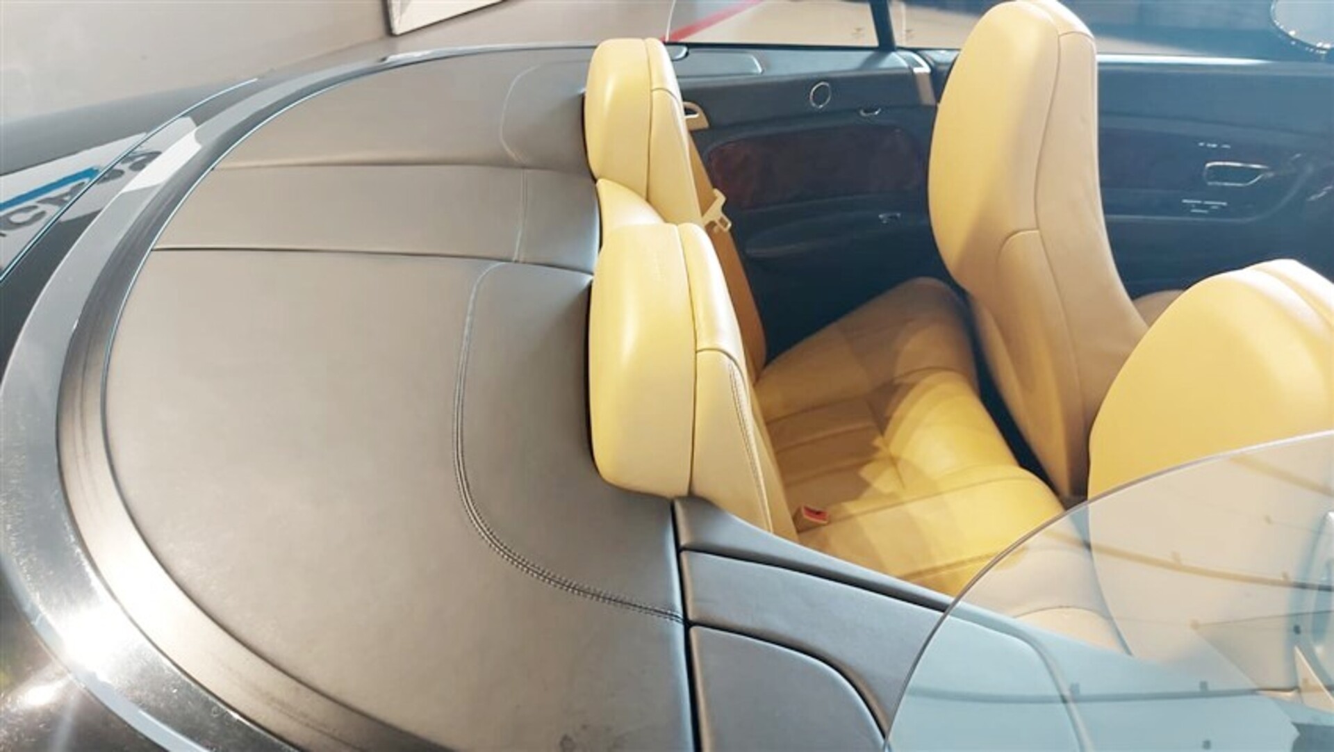 Bentley Continental GTC da 559 Cv Benzina
