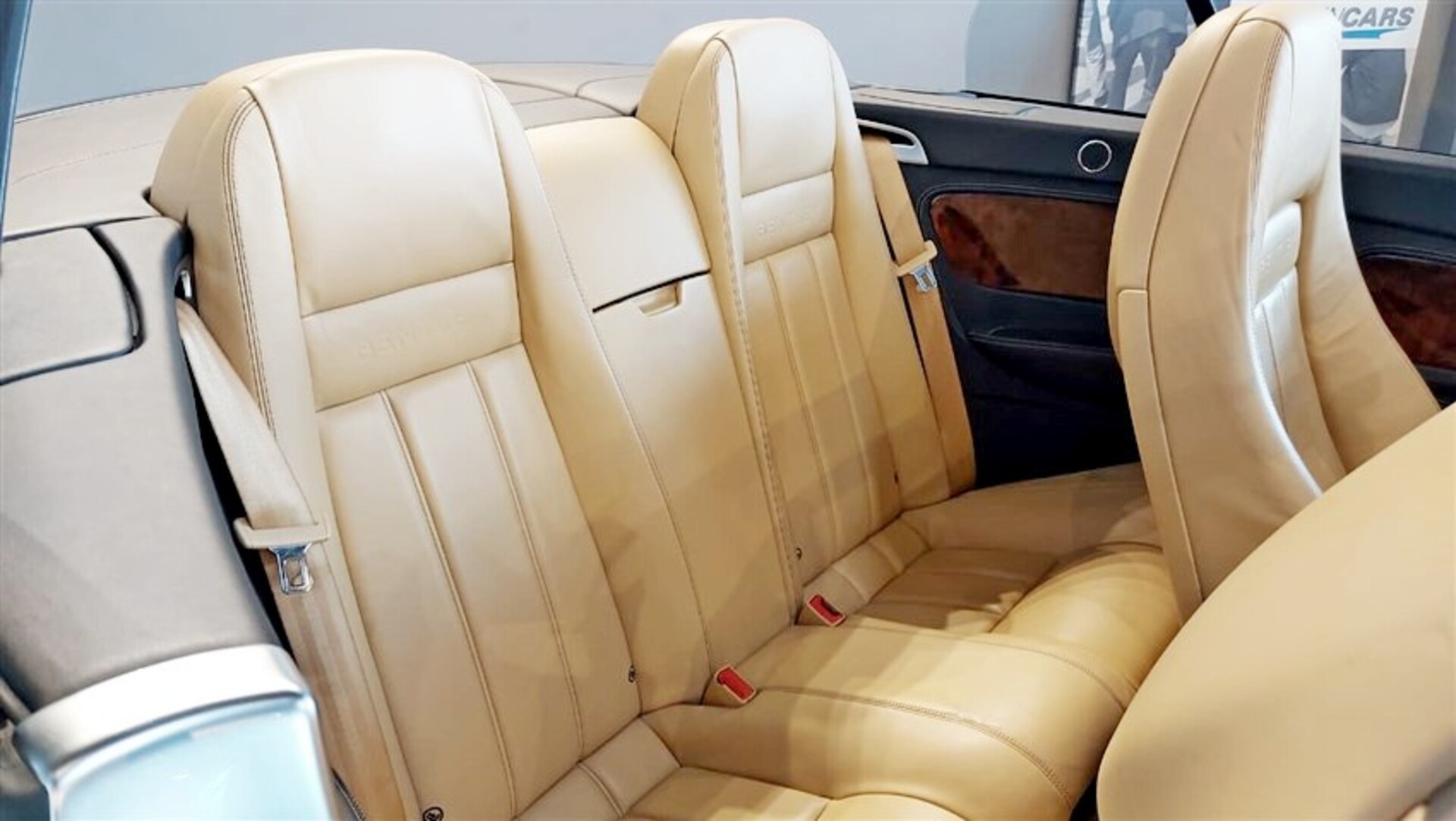 Bentley Continental GTC da 559 Cv Benzina