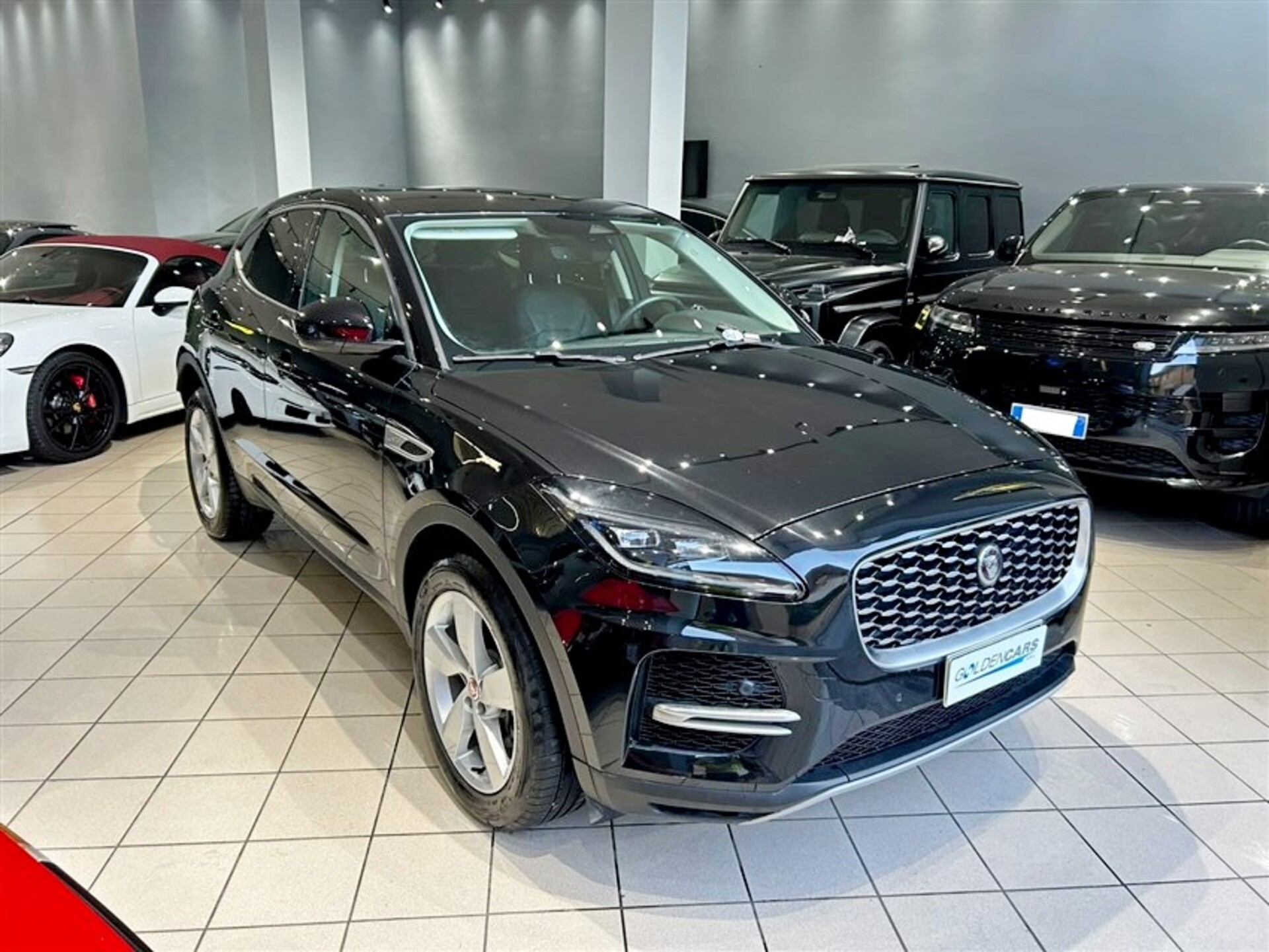 Jaguar E-Pace Elettrica / Benzina