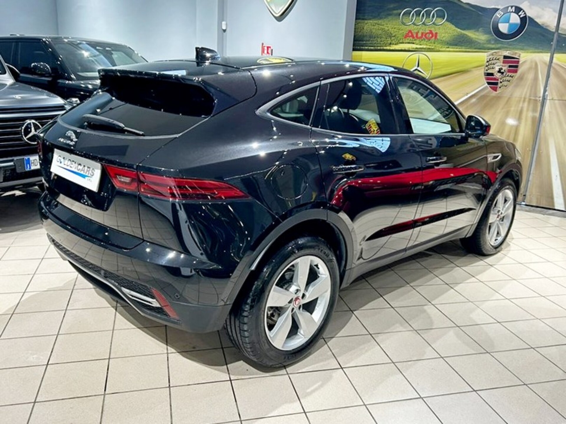 Jaguar E-Pace Elettrica / Benzina