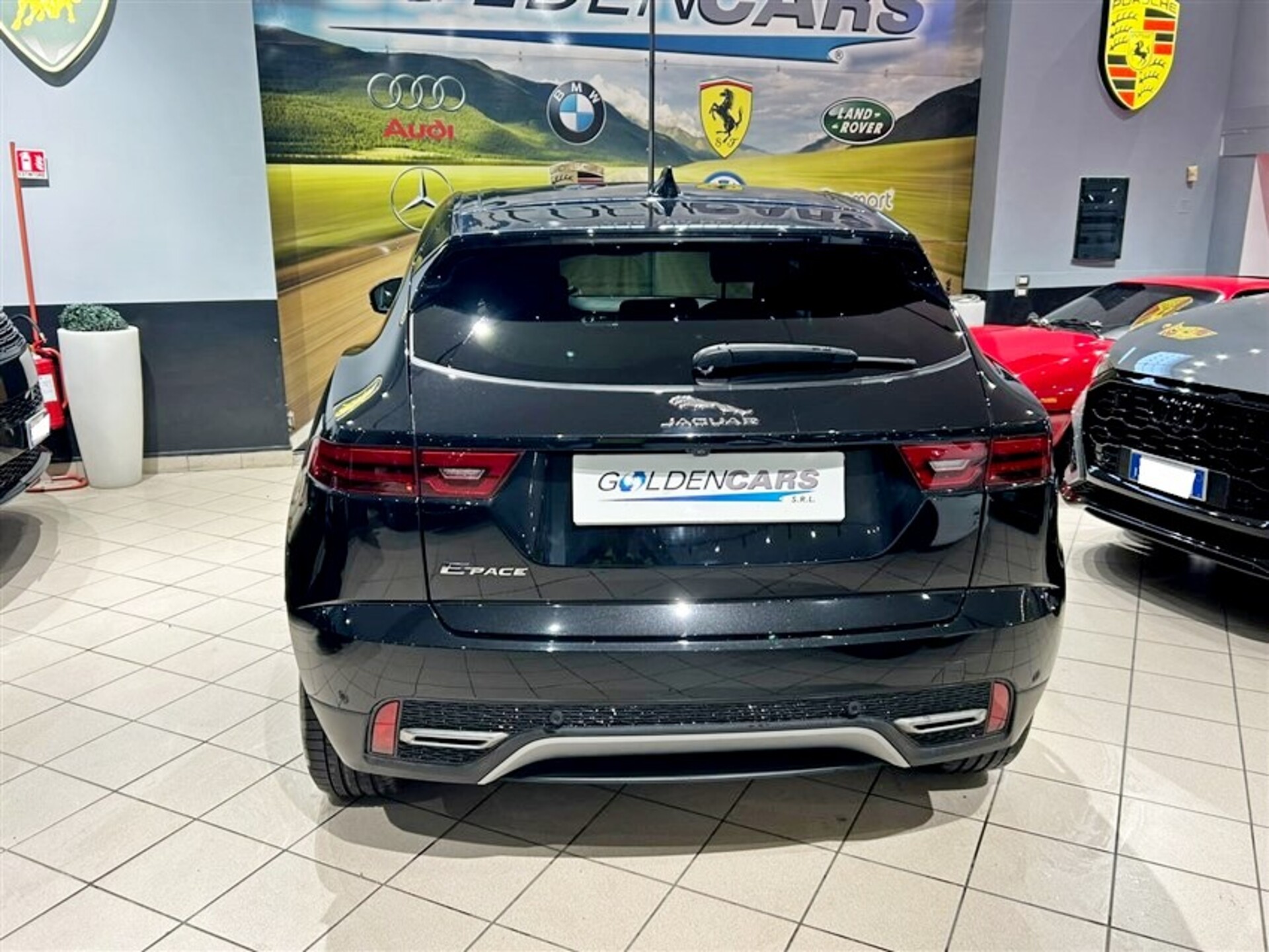Jaguar E-Pace Elettrica / Benzina