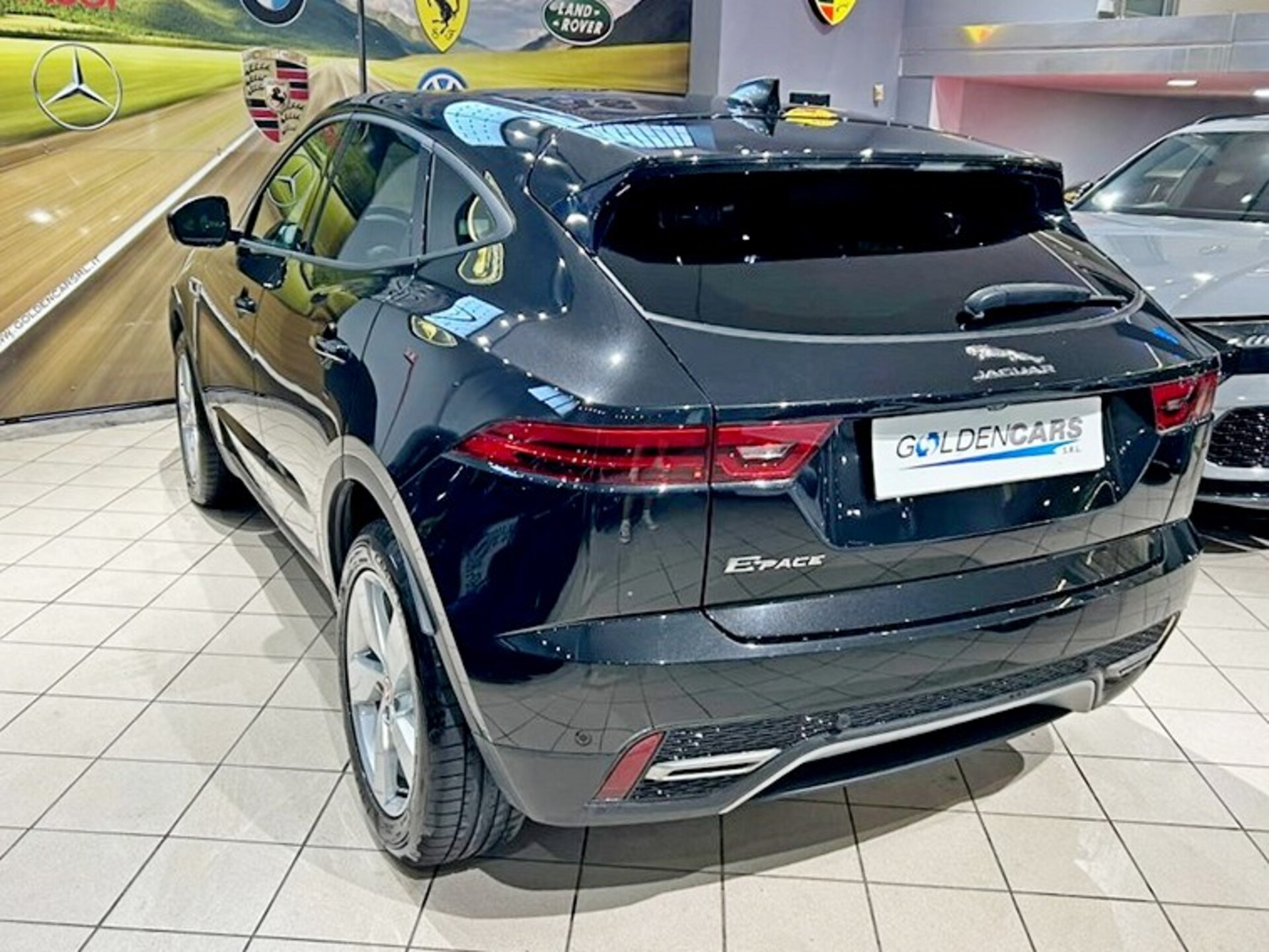 Jaguar E-Pace Elettrica / Benzina