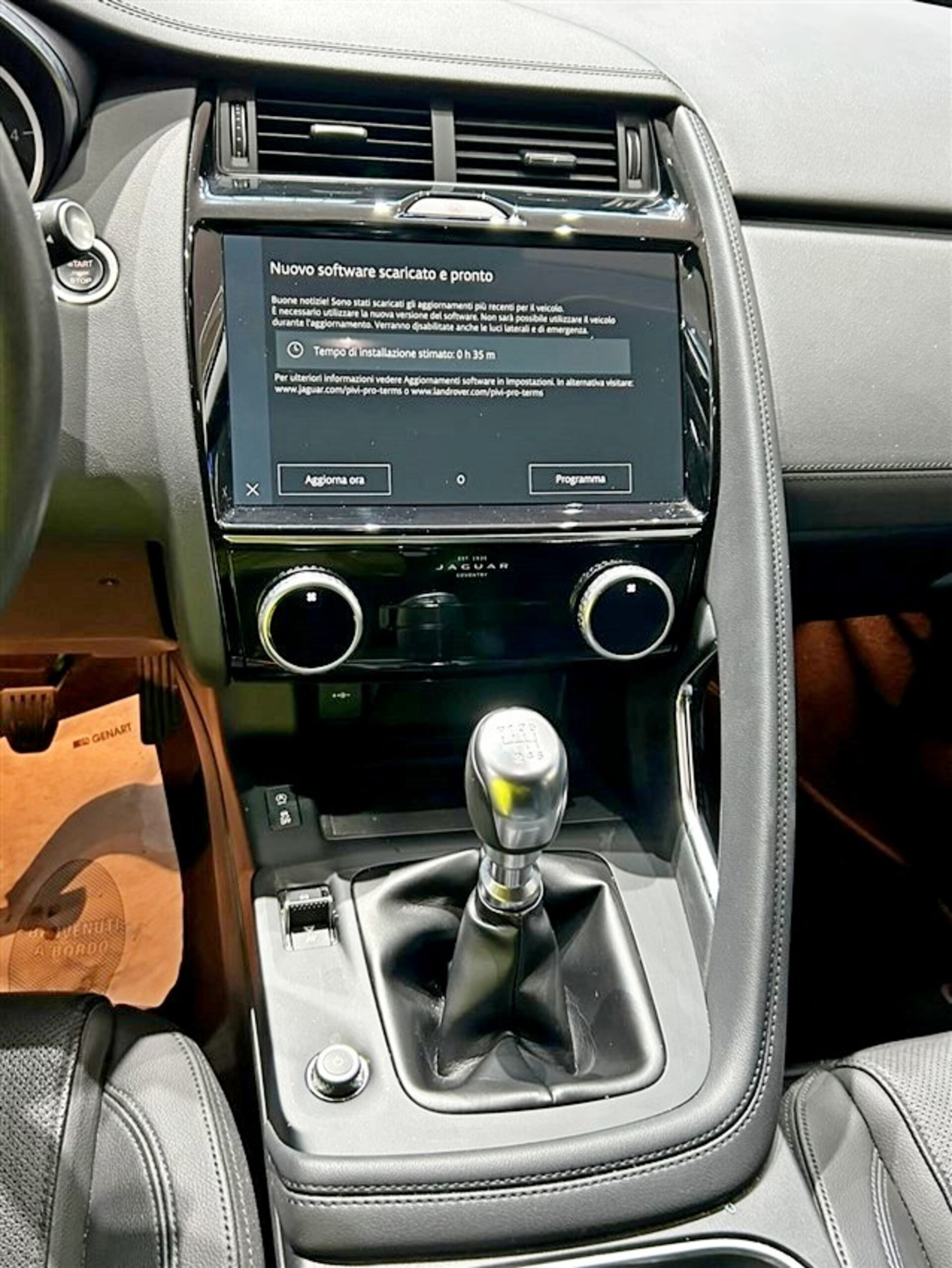 Jaguar E-Pace Elettrica / Benzina