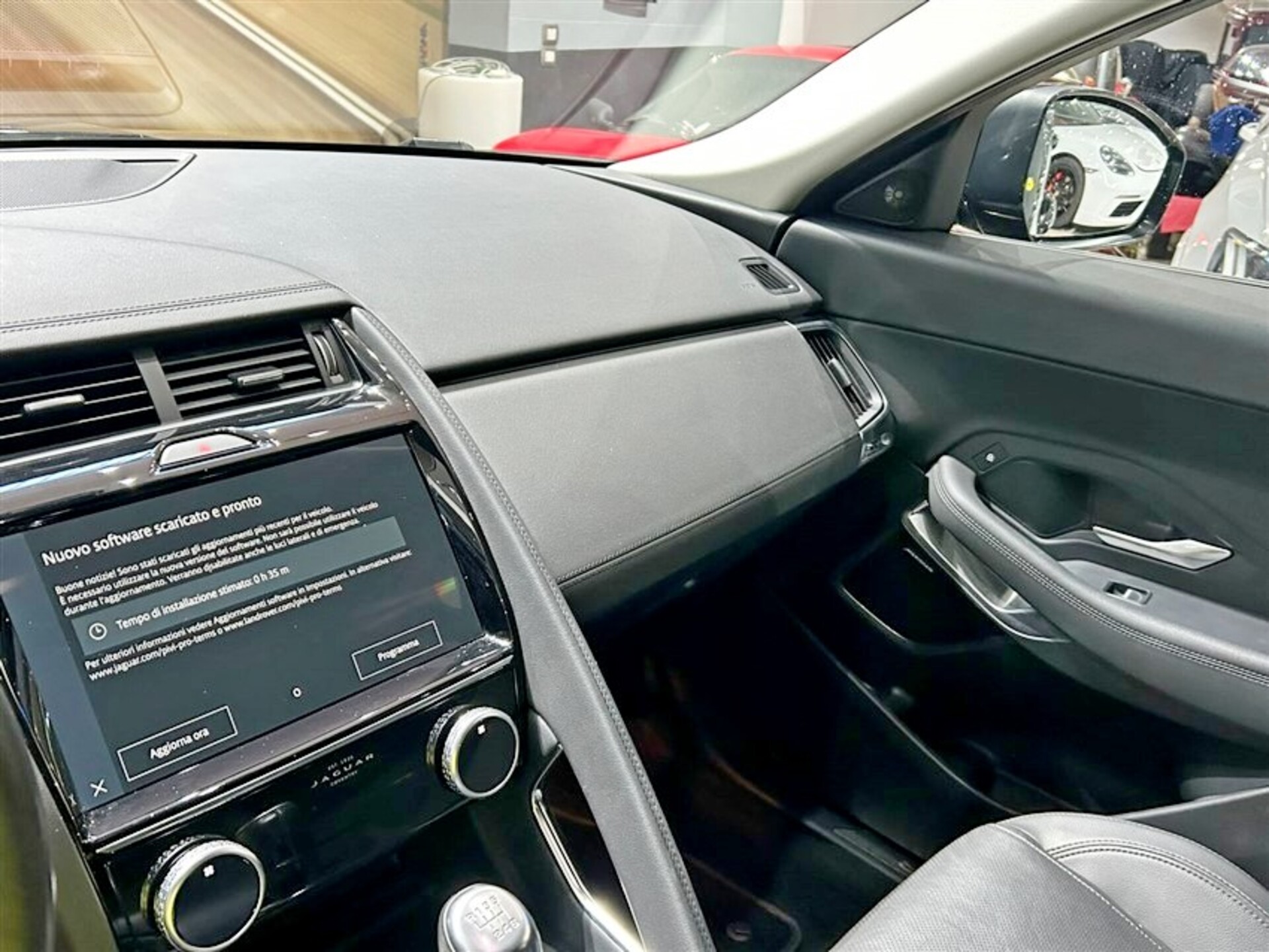 Jaguar E-Pace Elettrica / Benzina