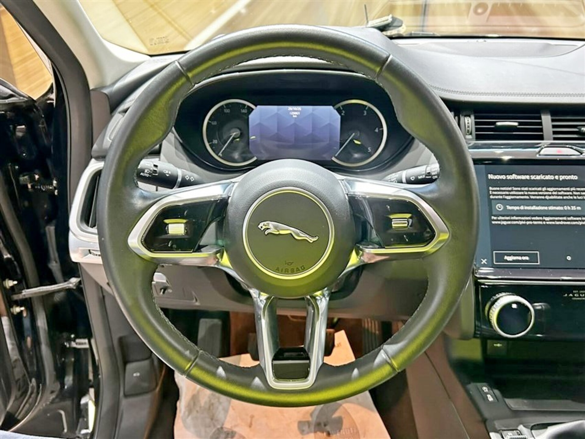 Jaguar E-Pace Elettrica / Benzina
