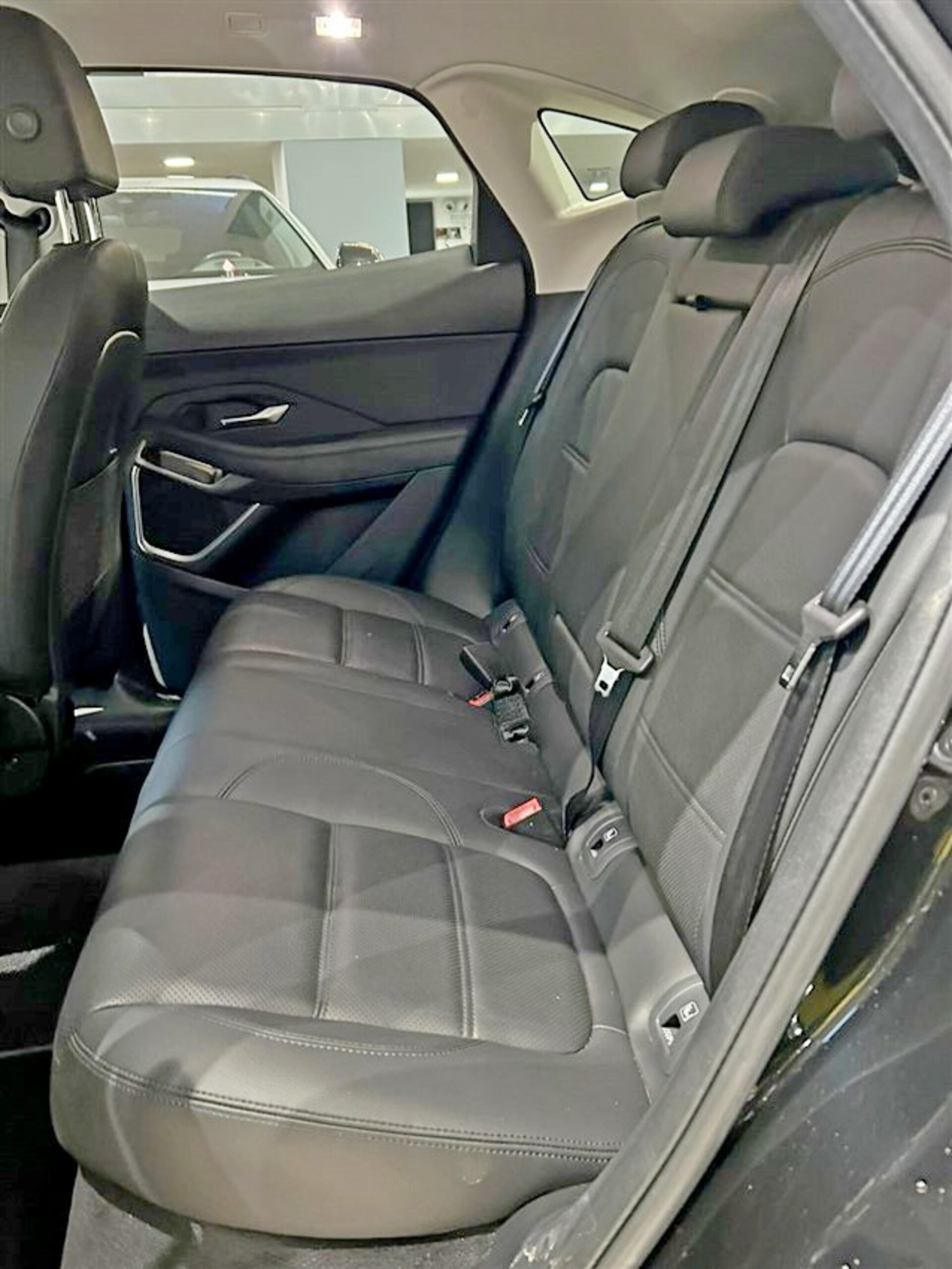 Jaguar E-Pace Elettrica / Benzina