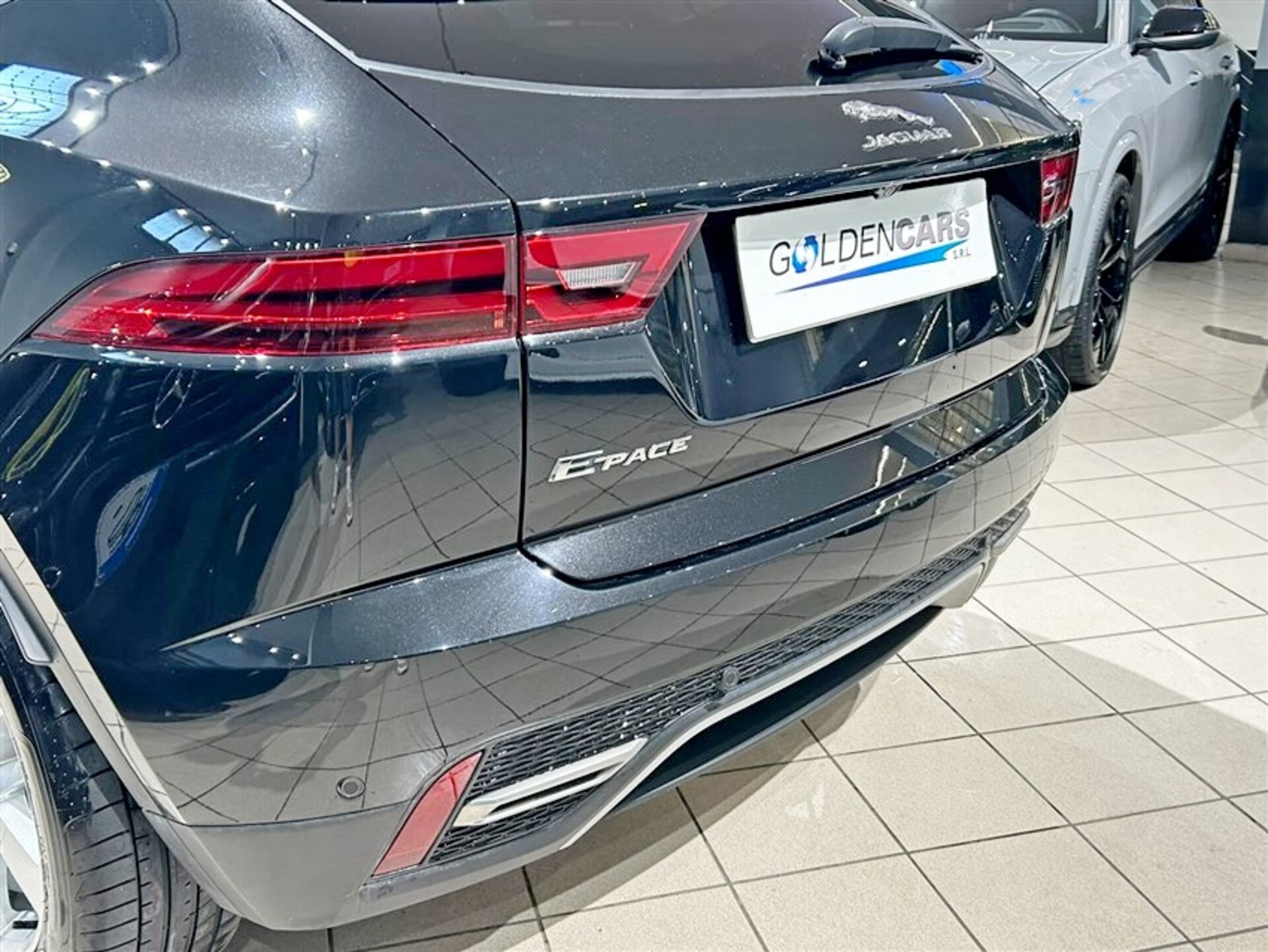 Jaguar E-Pace Elettrica / Benzina