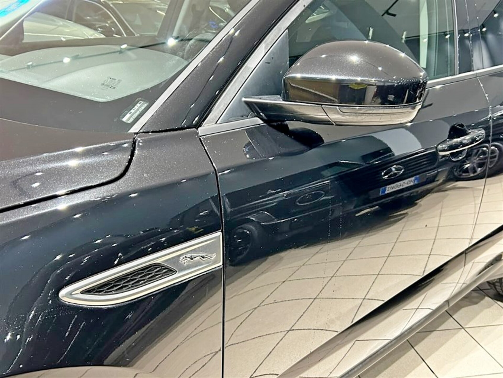 Jaguar E-Pace Elettrica / Benzina