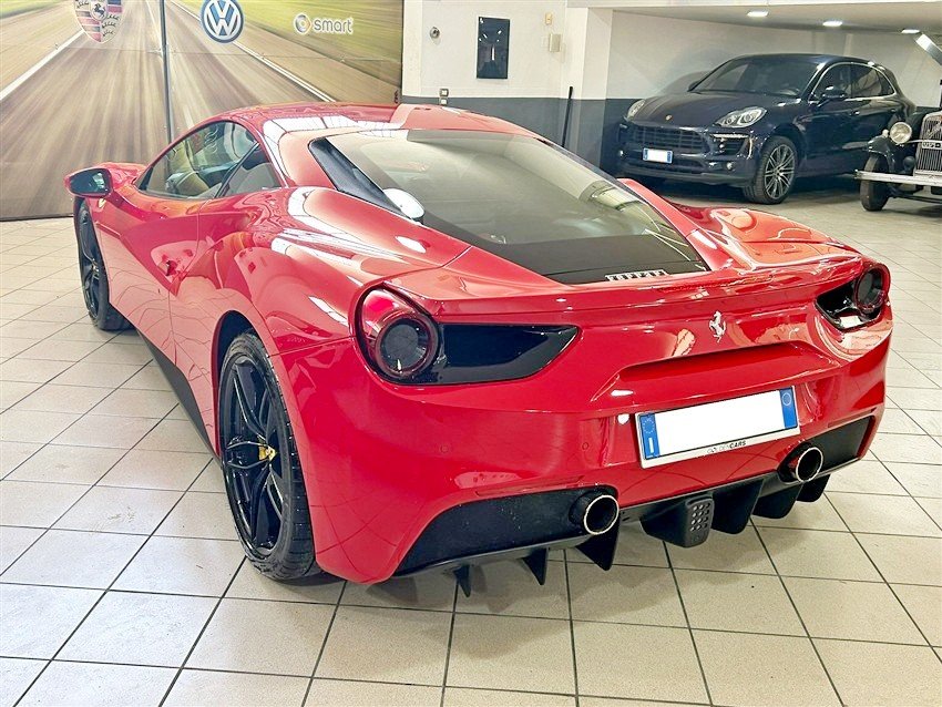 Ferrari 488 GTB Benzina