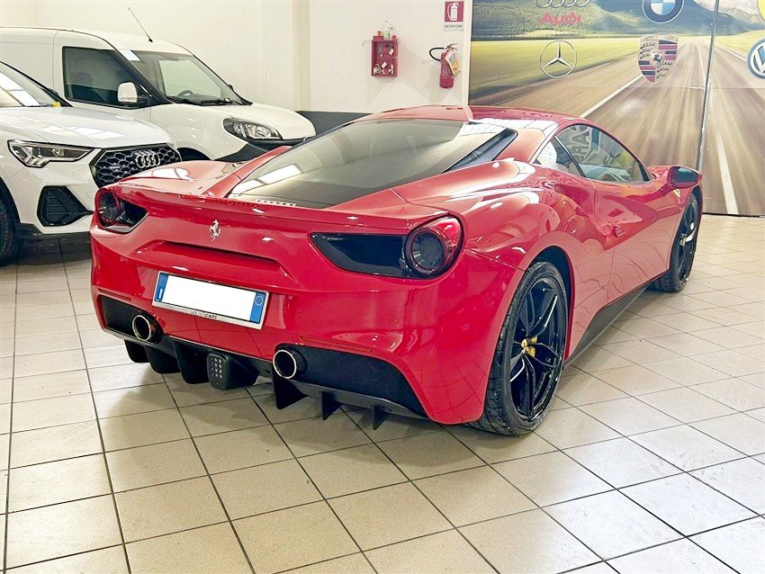 Ferrari 488 GTB Benzina