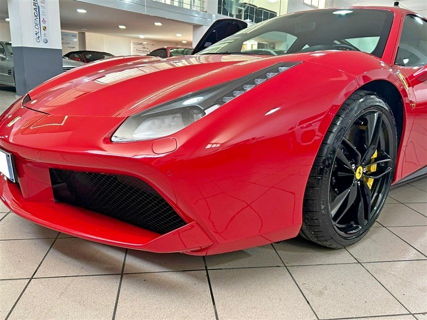 Ferrari 488 GTB Benzina