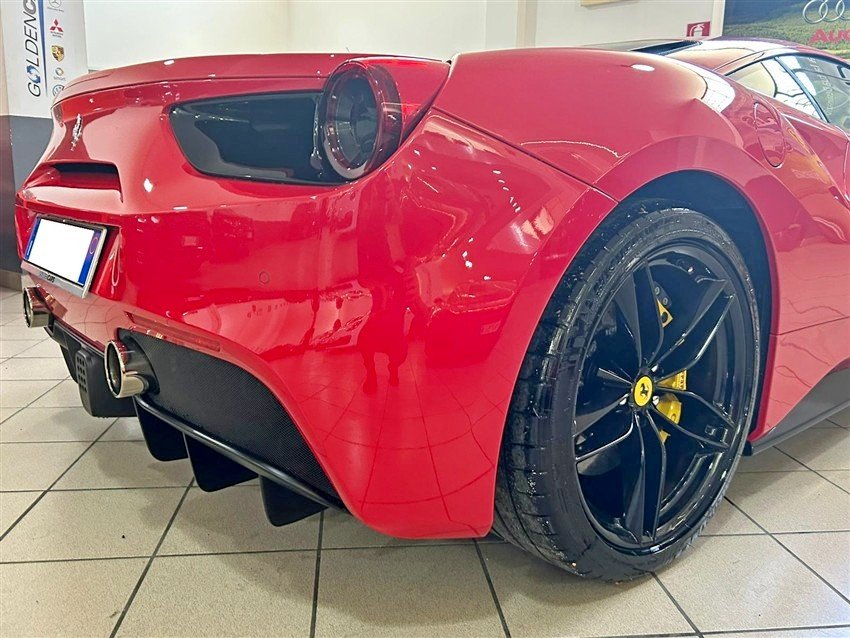 Ferrari 488 GTB Benzina