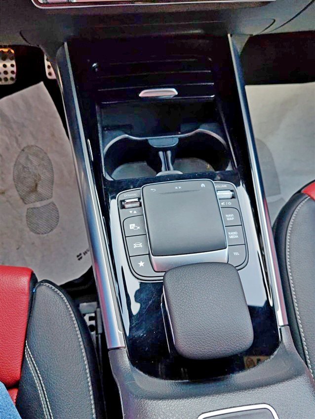 Mercedes-Benz GLA 200 D Premium da 150 Cv Diesel
