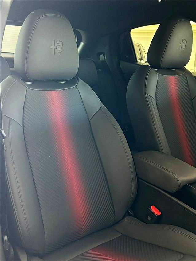 Alfa Romeo Junior 1.2 ibrida Speciale 145cv edct6 Elettrica / Benzina