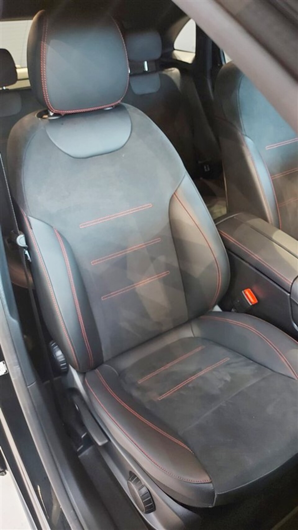 Mercedes-Benz GLA 200 D Automatic Premium AMG Diesel