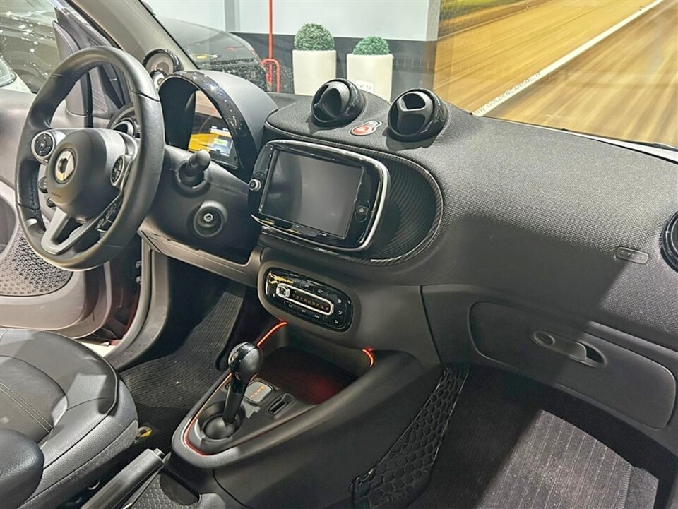 Smart Fortwo EQ Racingred (22kW) Elettrica