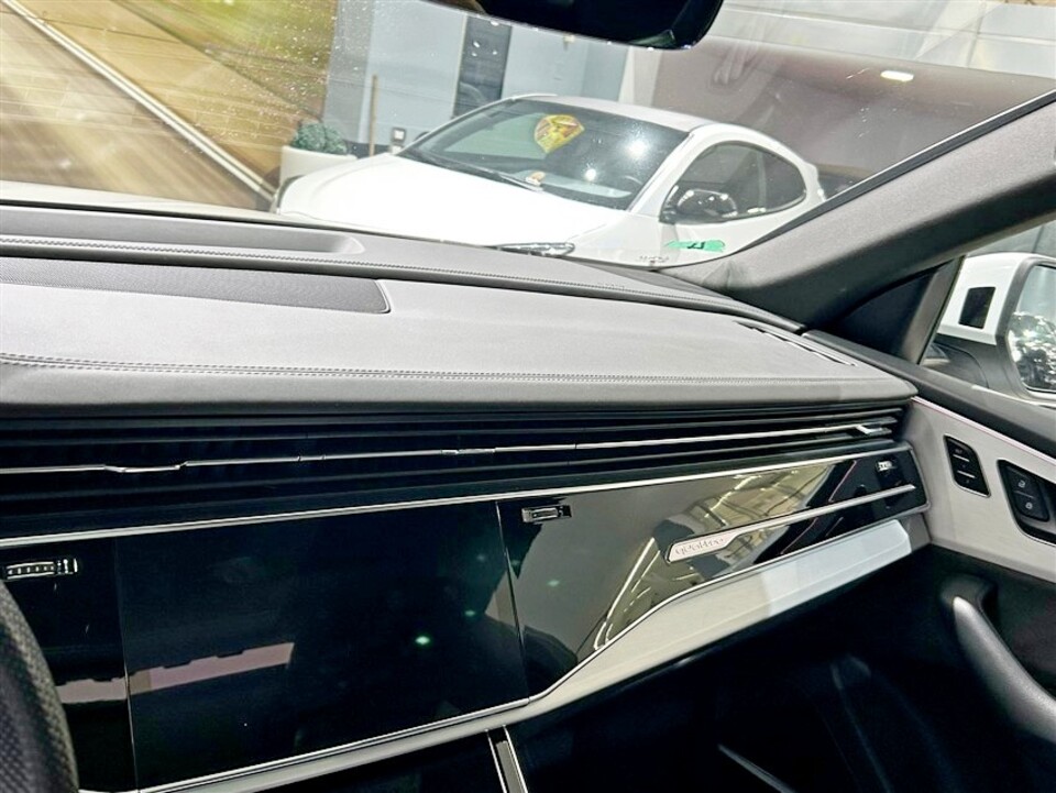 Audi Q8 50 3.0 tdi mhev Sport quattro tiptronic Elettrica / Diesel