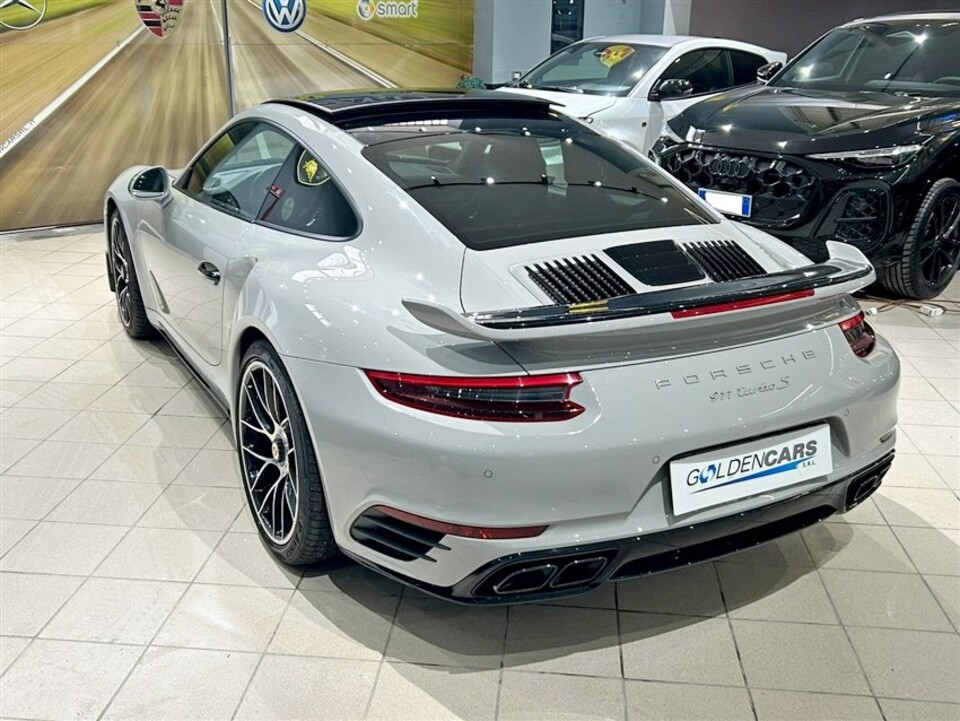 Porsche 911 Turbo S da 580 Cv Benzina