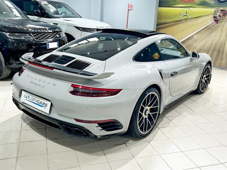 Porsche 911 Turbo S da 580 Cv Benzina