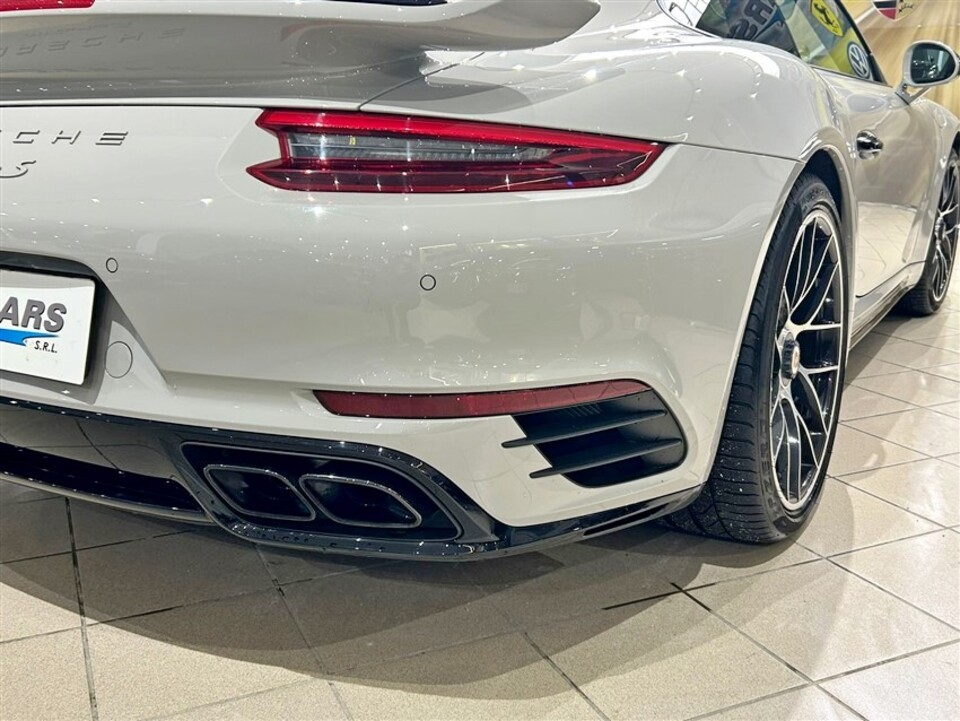 Porsche 911 Turbo S da 580 Cv Benzina