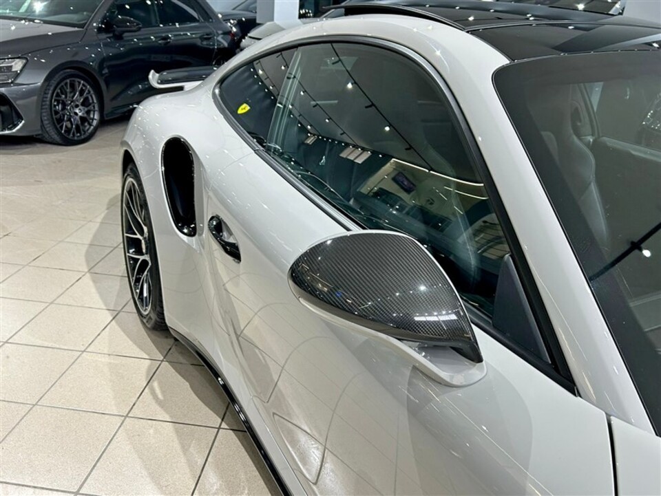 Porsche 911 Turbo S da 580 Cv Benzina