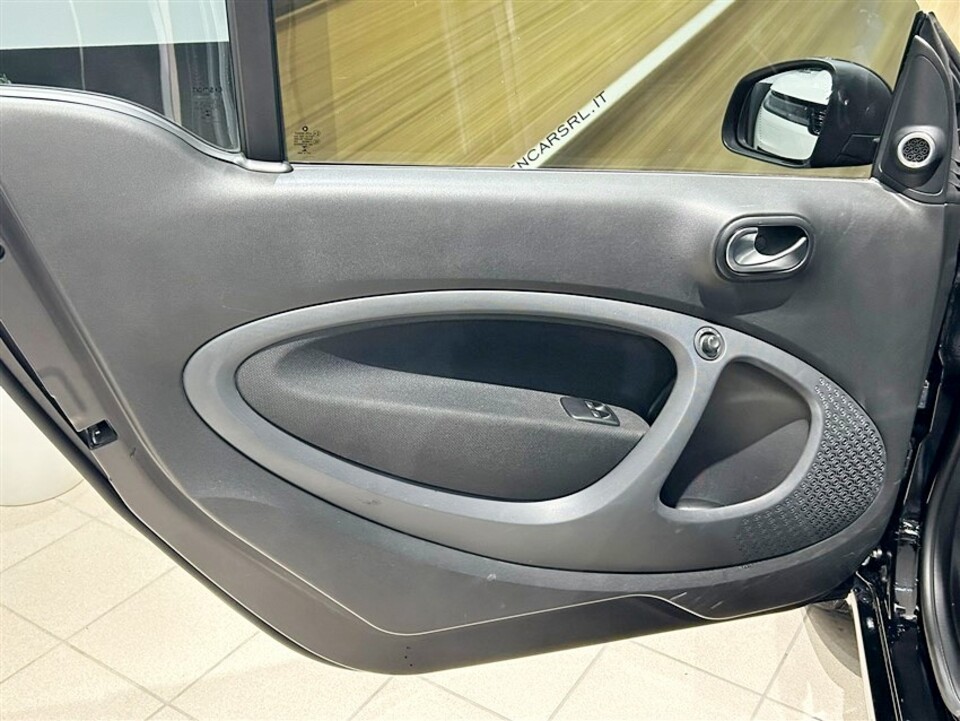 Smart Fortwo Cabrio 0.9 t Brabus 109cv twinamic Xclusive Benzina