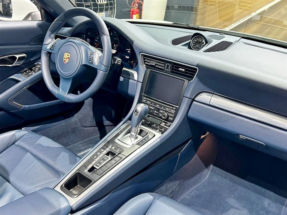 Porsche 911 3.4 cabrio da 349 Cv Benzina