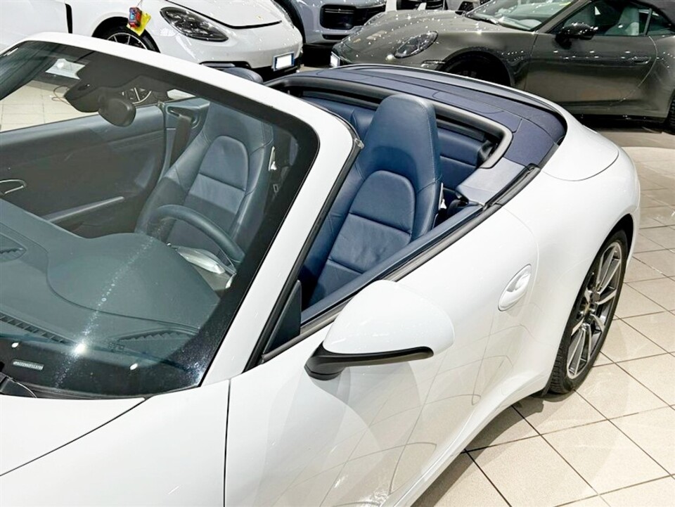 Porsche 911 3.4 cabrio da 349 Cv Benzina