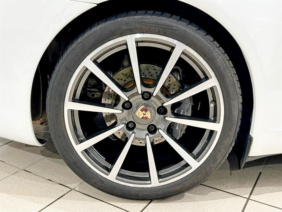 Porsche 911 3.4 cabrio da 349 Cv Benzina