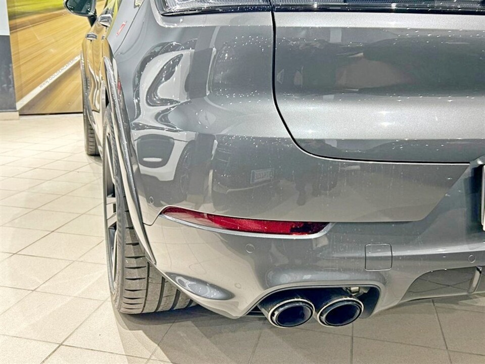 Porsche Cayenne Benzina