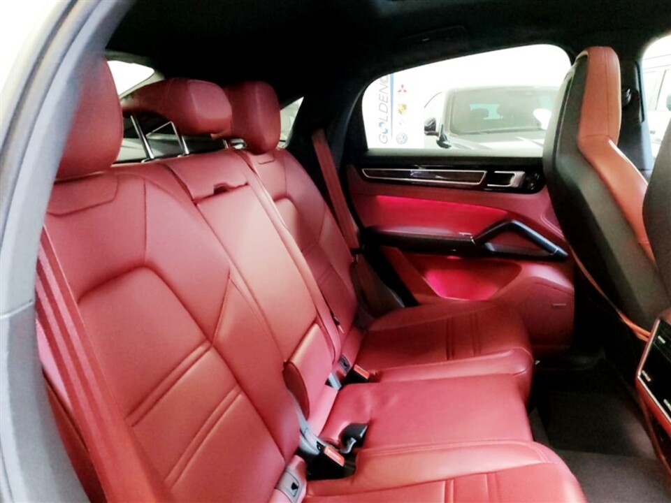 Porsche Cayenne Elettrica / Benzina