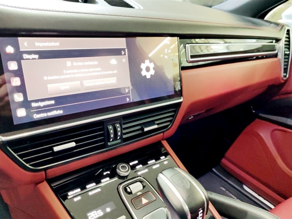 Porsche Cayenne Elettrica / Benzina