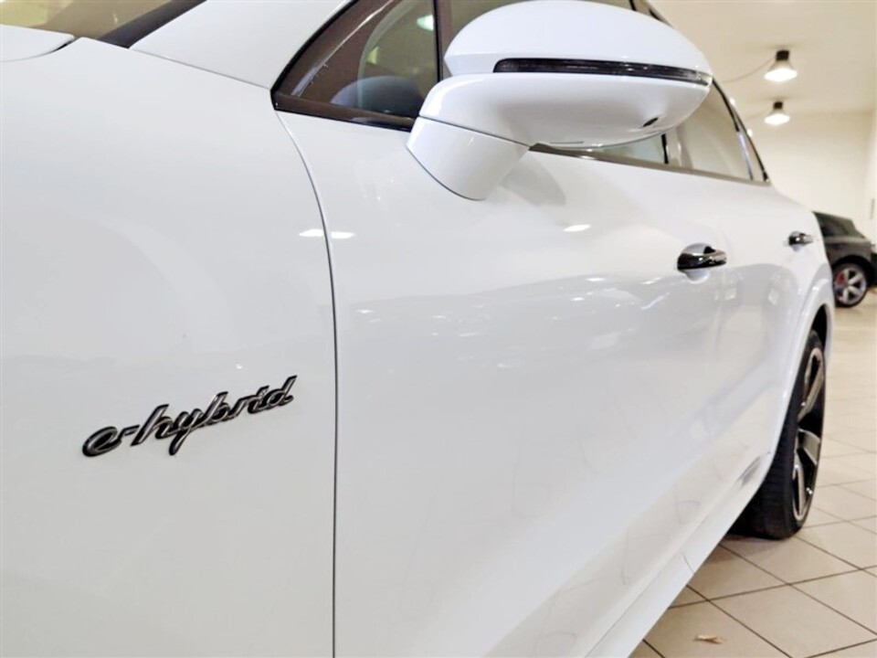 Porsche Cayenne Elettrica / Benzina