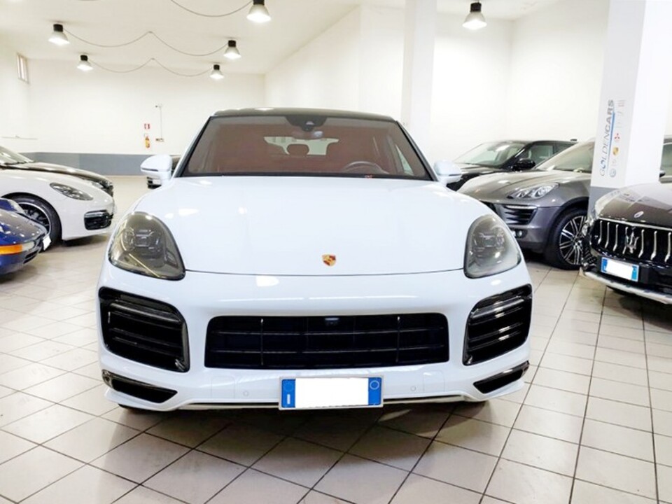 Porsche Cayenne Elettrica / Benzina