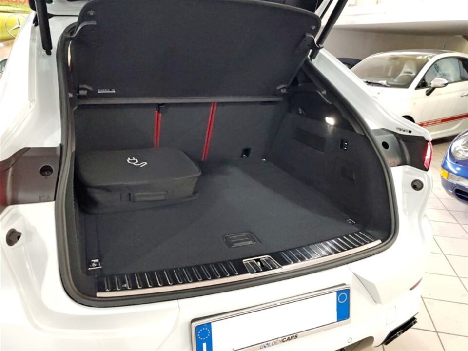 Porsche Cayenne Elettrica / Benzina