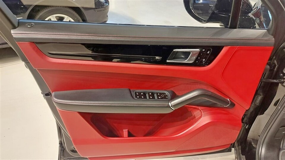 Porsche Cayenne 3.0 e-hybrid tiptronic Elettrica / Benzina