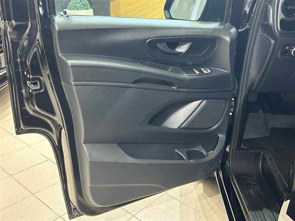 Mercedes-Benz Vito Vito Tourer Pro XL doppie porte Solo 16000 km Diesel