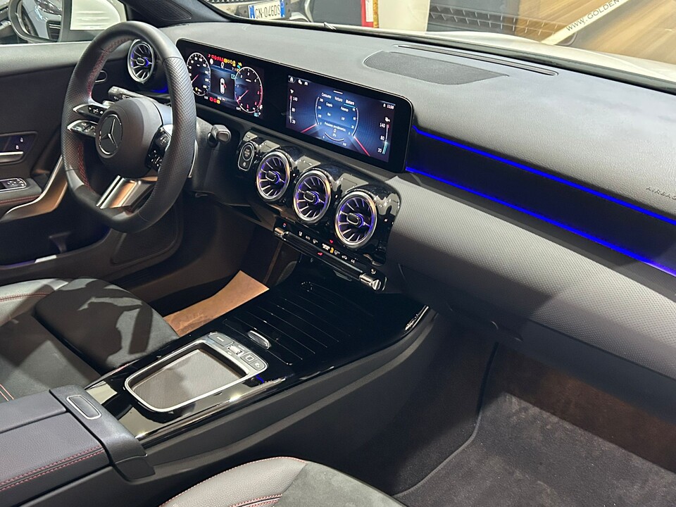 Mercedes-Benz A 180 A 180 d AMG Line Premium auto Diesel